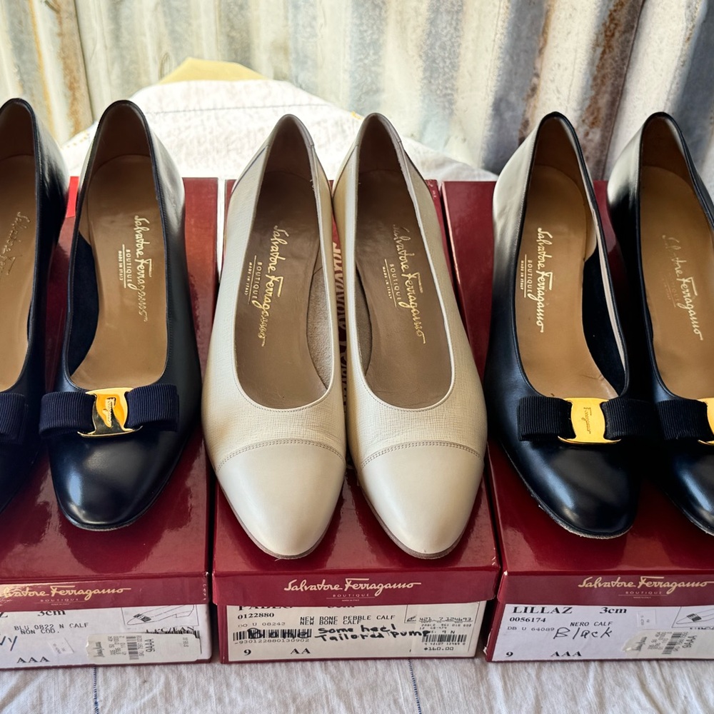 Salvatore Ferragamo Black Flats with Gold Buckle - Picture 4 of 4